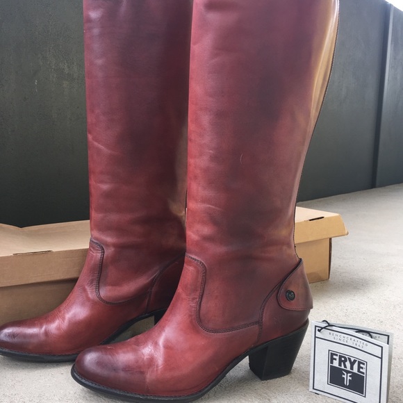 Frye Shoes - Women’s Jackie back zip Frye boots.